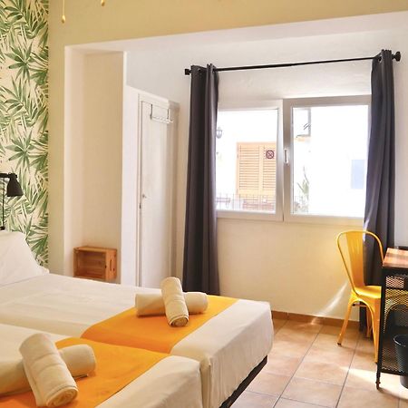 סנטה אאולריה דס ריו Nanit Rooms Ibiza Hostal מראה חיצוני תמונה