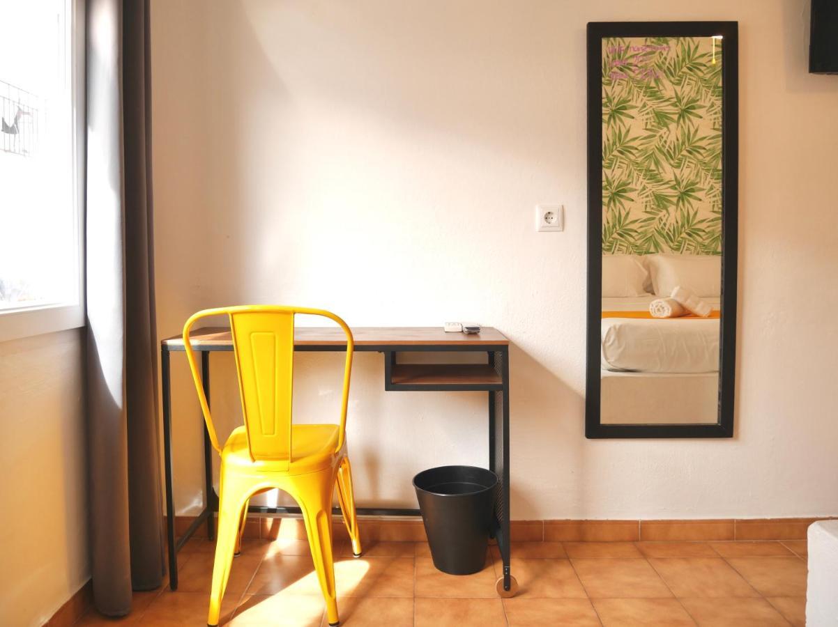 סנטה אאולריה דס ריו Nanit Rooms Ibiza Hostal חדר תמונה