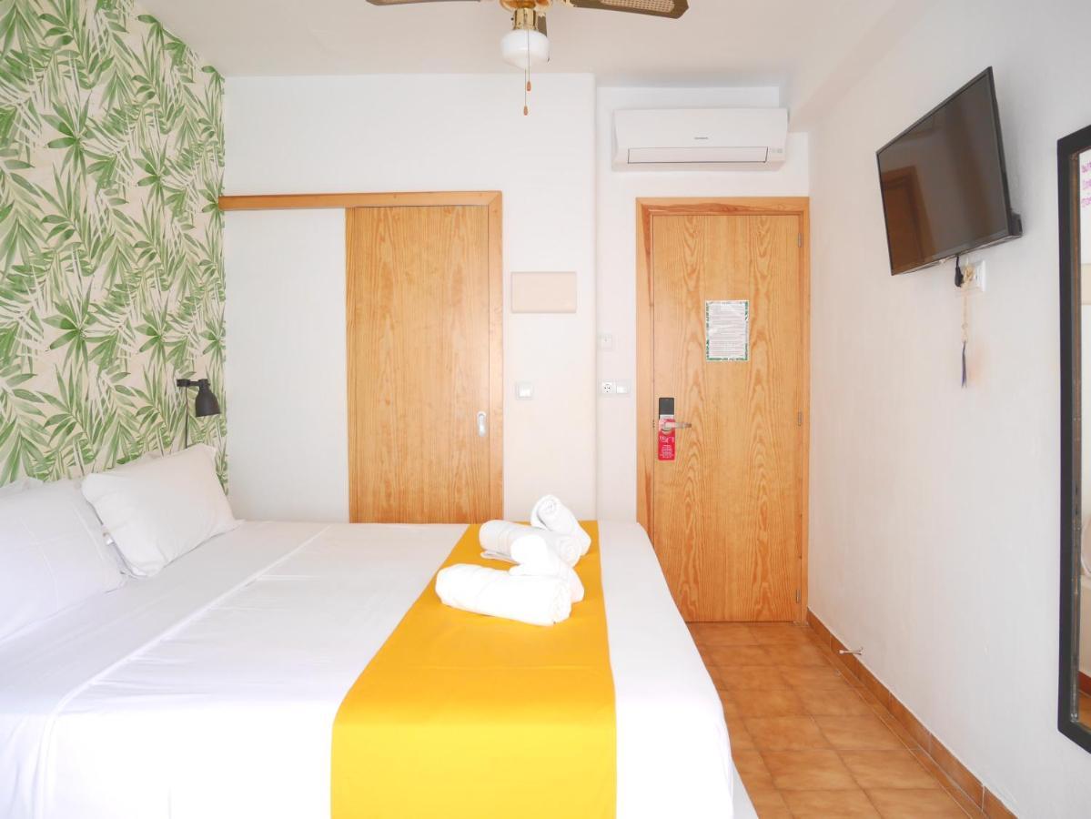 סנטה אאולריה דס ריו Nanit Rooms Ibiza Hostal חדר תמונה