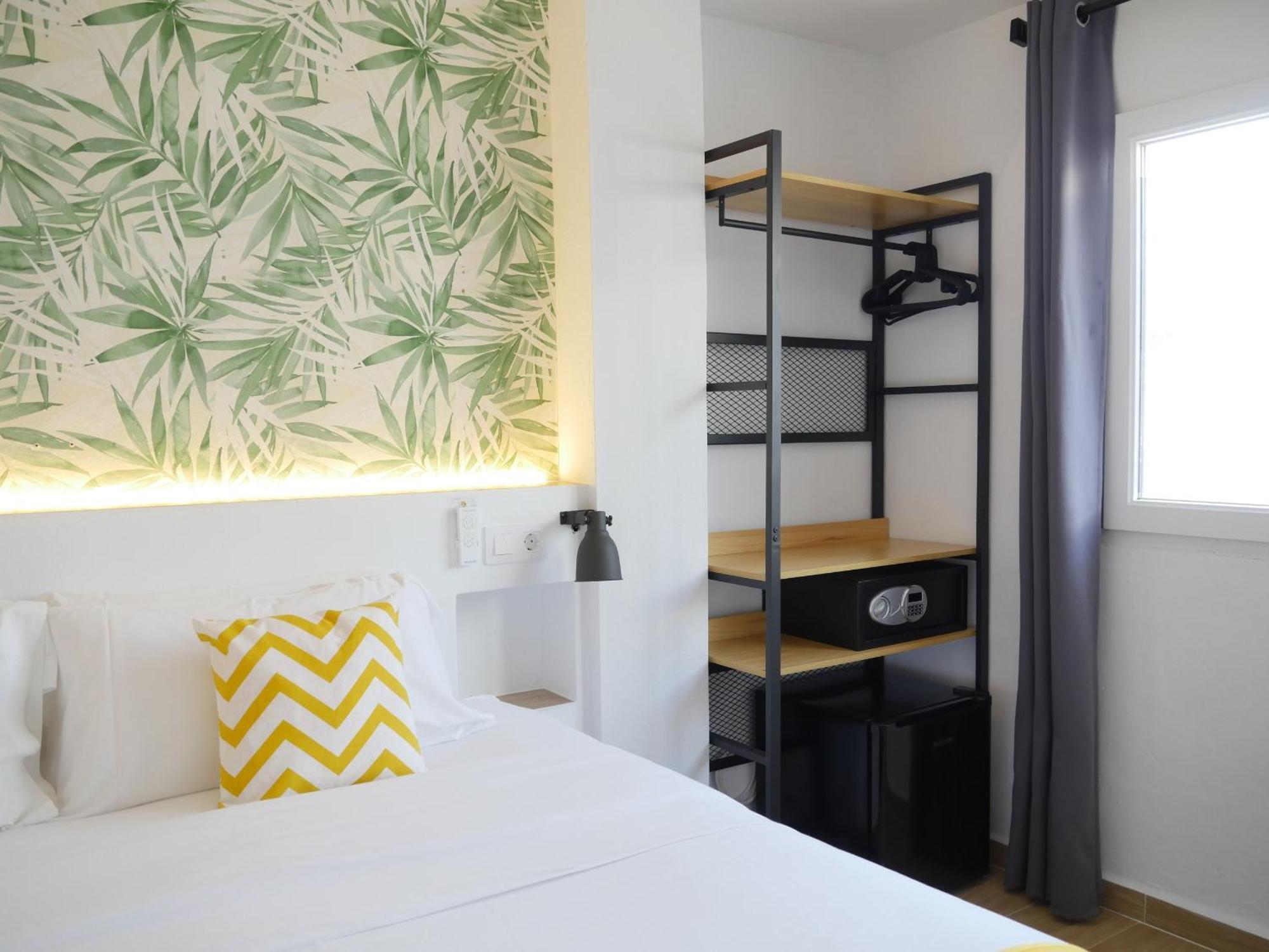 סנטה אאולריה דס ריו Nanit Rooms Ibiza Hostal חדר תמונה