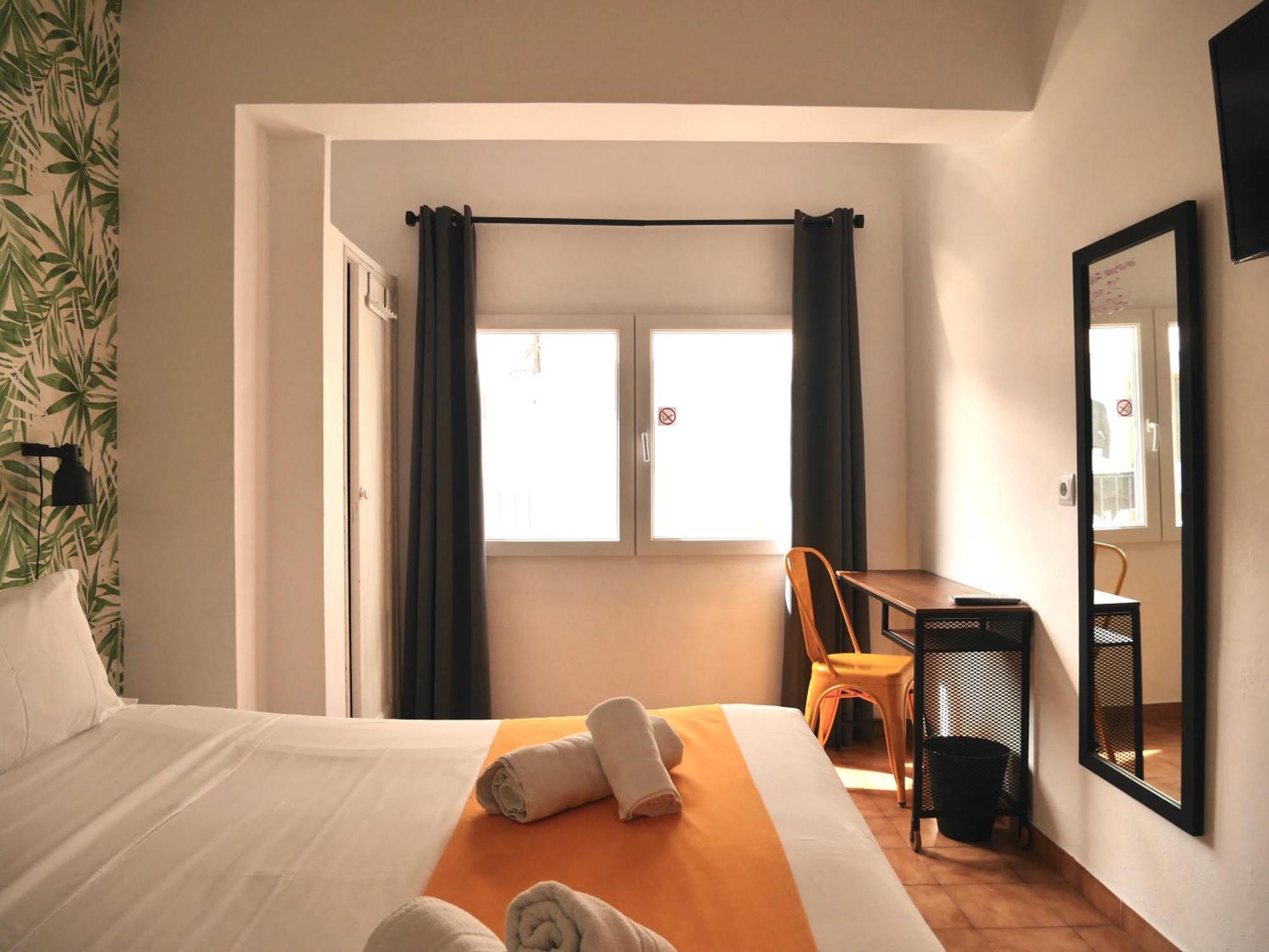 סנטה אאולריה דס ריו Nanit Rooms Ibiza Hostal חדר תמונה