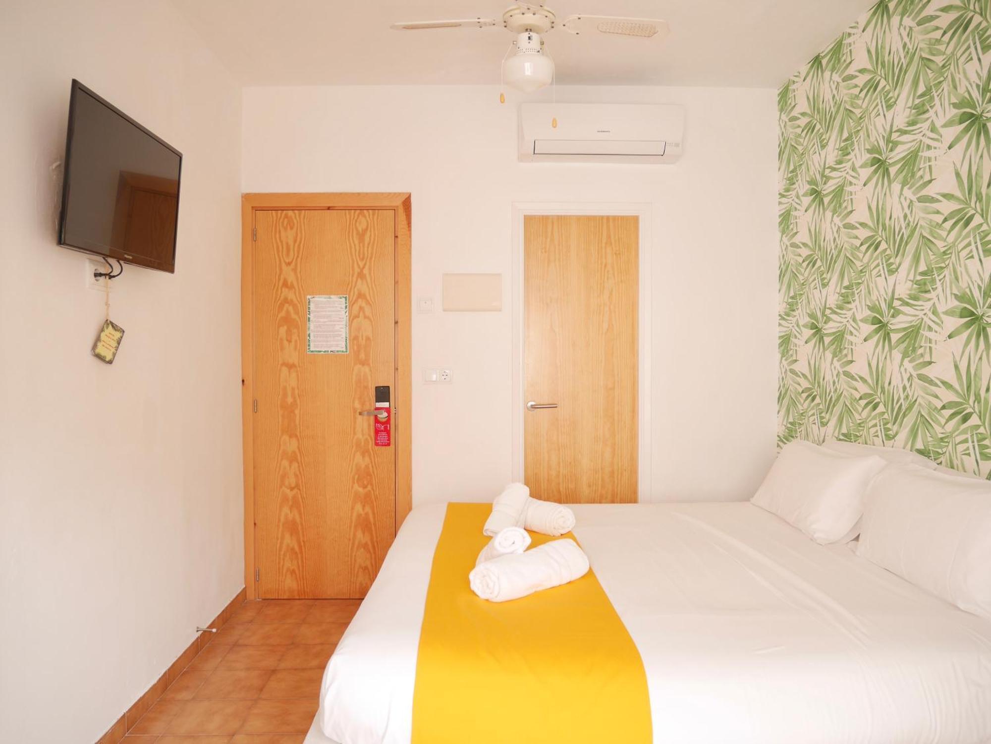 סנטה אאולריה דס ריו Nanit Rooms Ibiza Hostal חדר תמונה