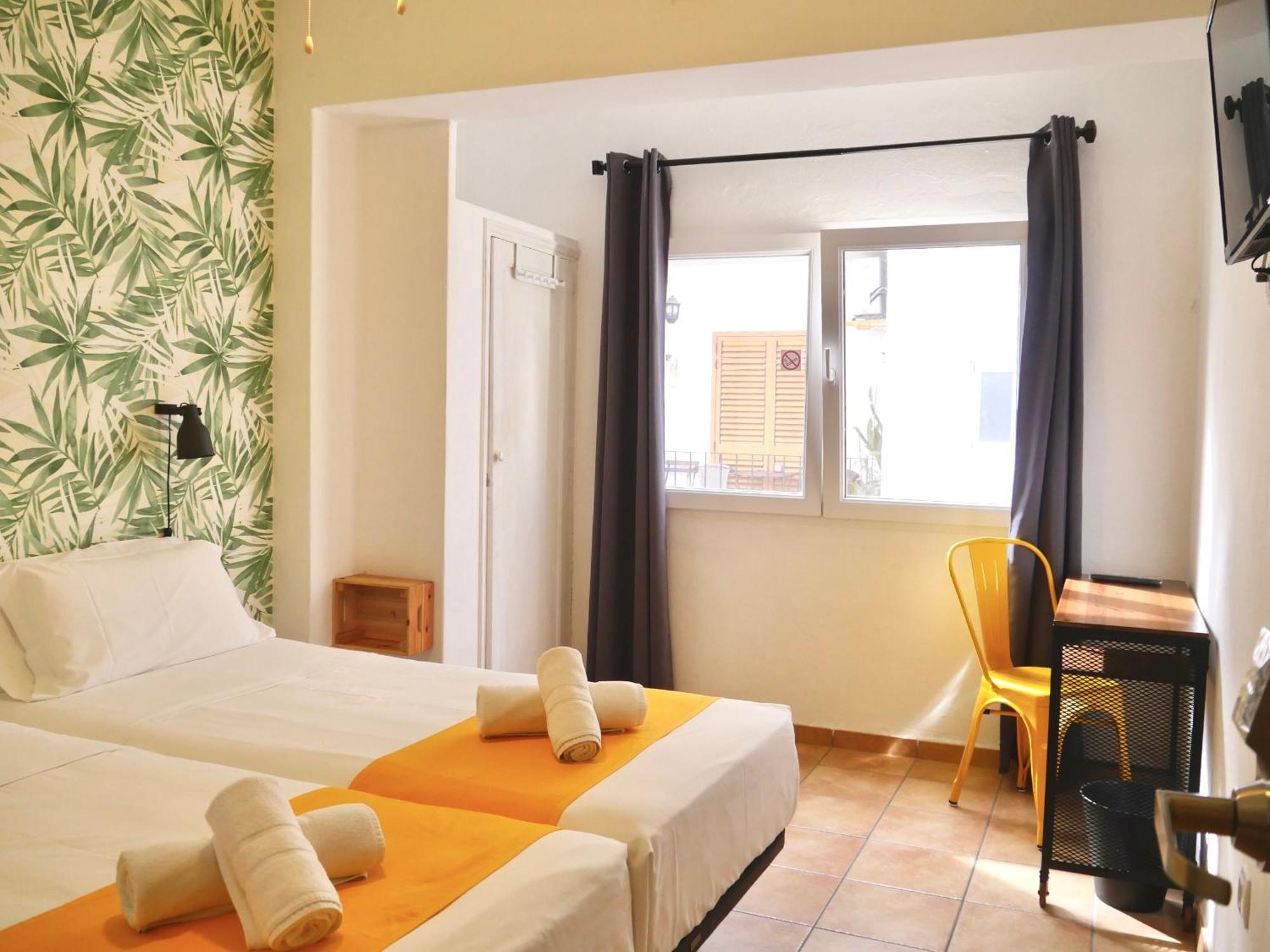 סנטה אאולריה דס ריו Nanit Rooms Ibiza Hostal מראה חיצוני תמונה