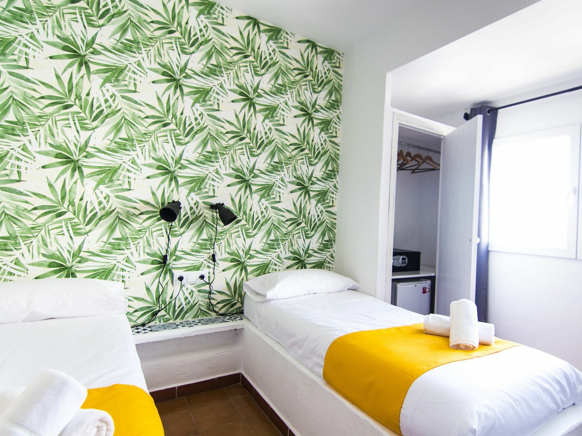 סנטה אאולריה דס ריו Nanit Rooms Ibiza Hostal מראה חיצוני תמונה